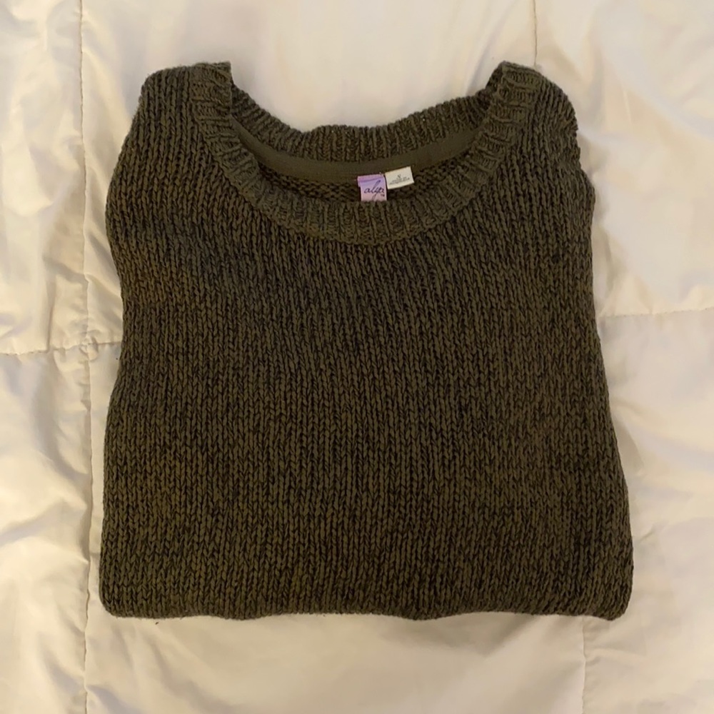 Women’s green sweater
